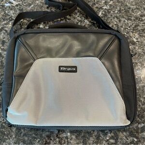 Targus black tablet laptop case
